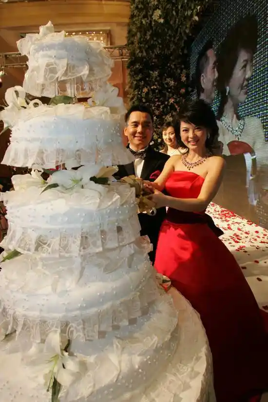 图文:李湘李厚霖完婚 一对新人万分恩爱(3)_影音娱乐_新浪网