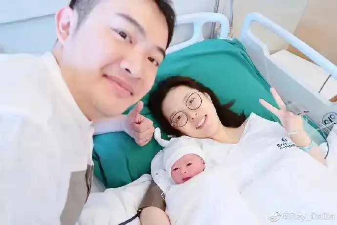 李小冉4位数防晒比杨幂的牛贵妇防晒值得吗