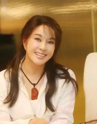 人间清醒73岁还四婚的不老女神刘晓庆今幸福到流油