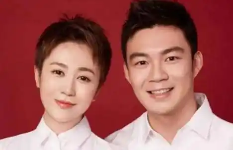 明星的结婚证件照,都一本正经,唐嫣好恩爱,唐艺昕好幸福_李荣浩_结婚