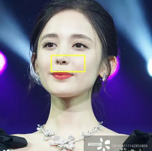 娜扎晒新照却因鼻子形状引争议网友和粉丝各执一词吵翻天