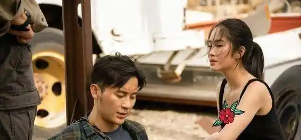 当陈金飞带着小刘亦菲杨采钰出现在医院里怀疑美好的事情就