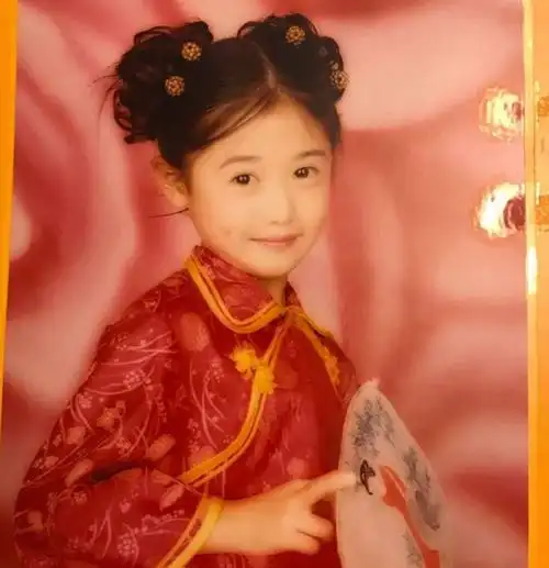 小时候也好看!美娜晒出童年照片,将直播湖人比赛,直言想生女儿