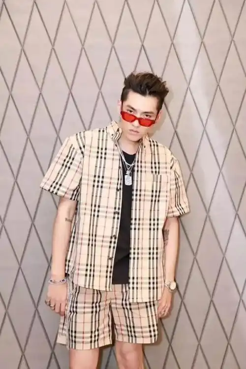 共106 件吴亦凡同款套装男相关商品