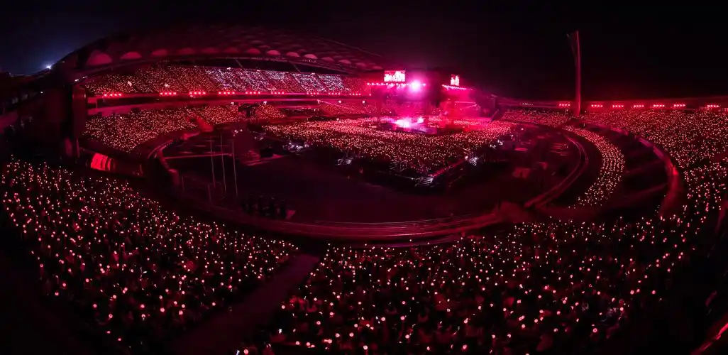 华晨宇2019演唱会版斗牛舞台上线 机械感舞美燃炸全场_凤凰网娱乐