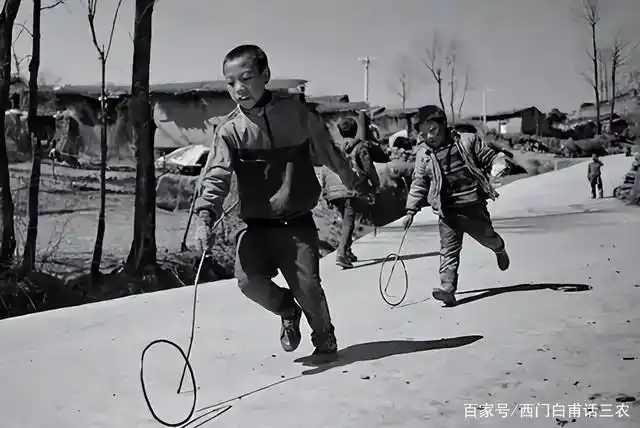 七十年代农村孩子玩过的9个玩具"老物件",看看你玩过几个?