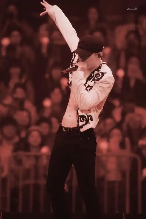 巡回演唱会##张艺兴重庆演唱会##张艺兴2023大航海巡演#肌肉线条好美