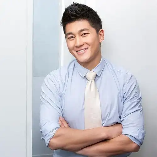 岁男人头像普通男人四十图片图片内容是:男人四十岁生活照片帅四十岁