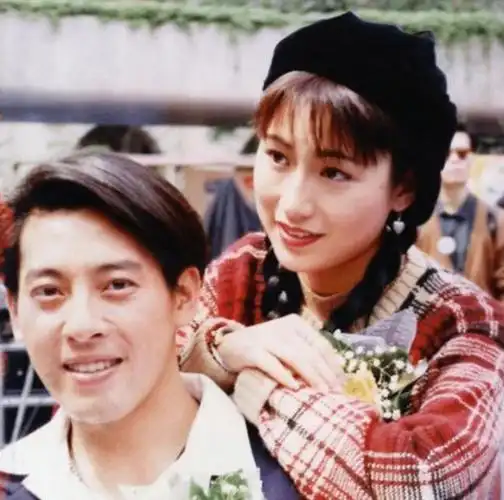 结婚24年成神仙眷侣, 坚持不生孩子不吃肉, 今妻子56岁娇嫩如少女