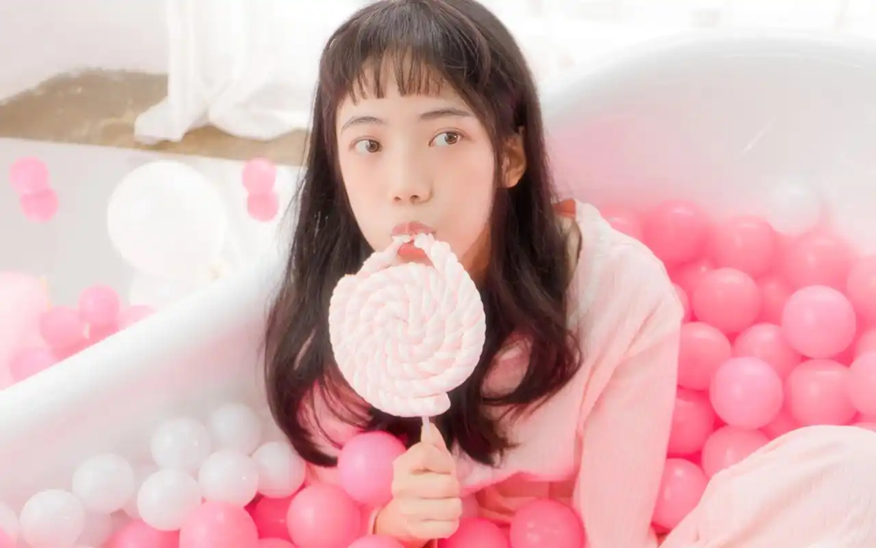 可爱俏皮粉嫩美少女私房写真桌面壁纸