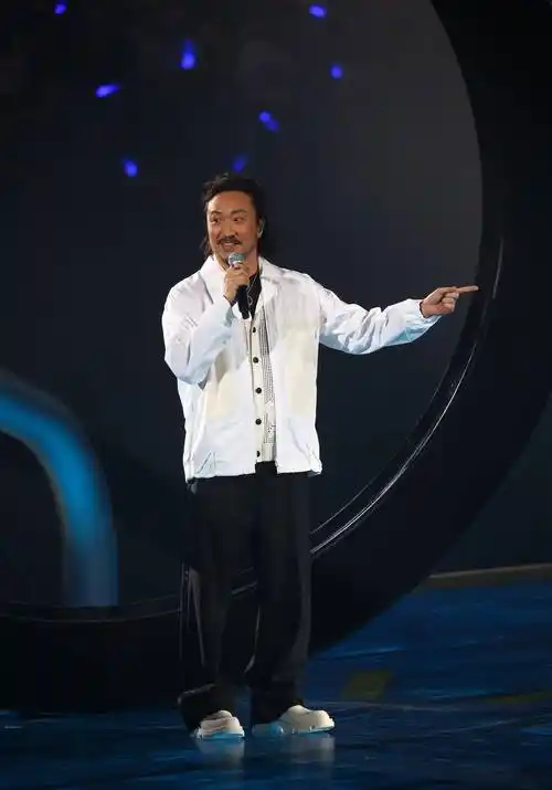 郑欣宜被林家谦的歌感动 郑中基一个原因想再写歌_合唱_演唱会_鞋垫