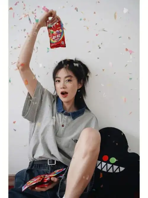 与花臂老王的这次碰撞太赞了,潮玩性十足99希望我们即使遇到了世界