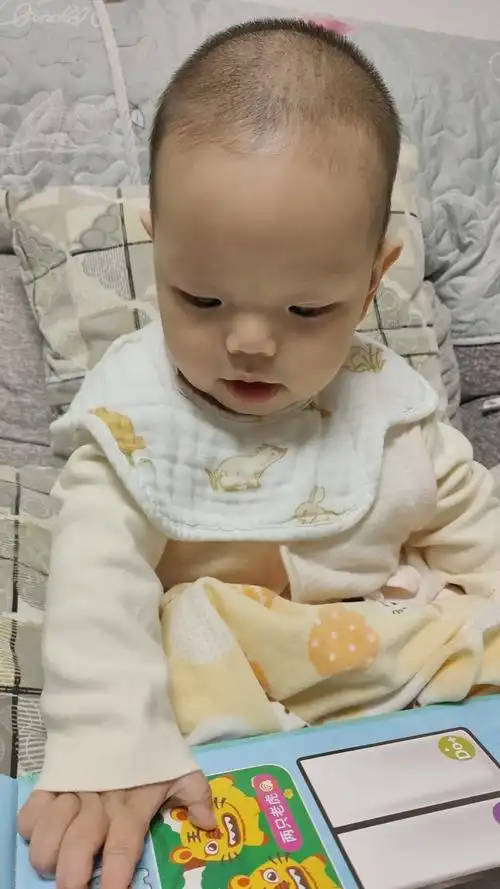 闪现"小光头"#人类幼崽 #萌娃日常 #新发型 - 抖音