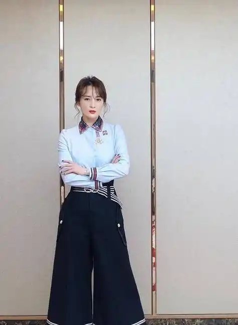 差点认不出,蒋勤勤素颜看上去憔悴,身材严重走样