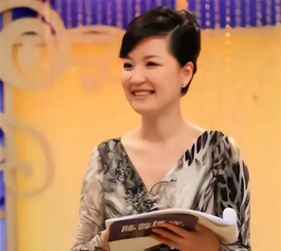 知名主持陈蓉:被黑后回老东家做幕后,嫁海归老公儿女双全