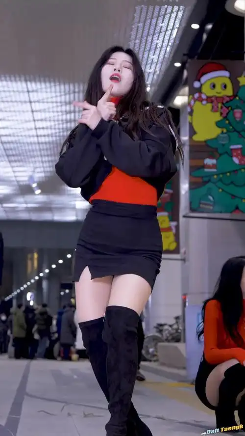 「韩国饭拍」191221智恩智恩clockchica4k 60p fancam @ hongdae