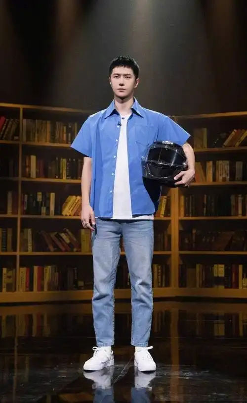 王一博湖南卫视毕业礼