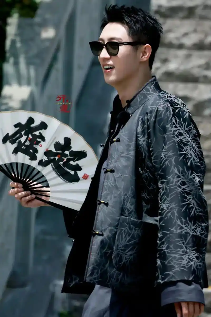 看在我这么可爱的份上,你就捡我走吧.@黄景瑜 #国风美少年  - 抖音