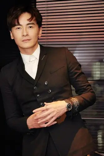 郑元畅获年度风尚男明星低调沉稳蕴含精致细节