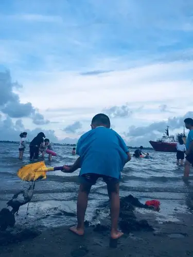 海边玩水