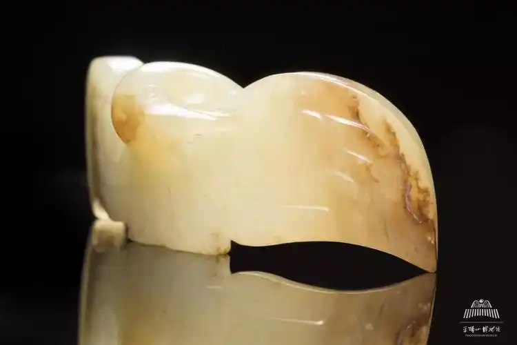 中原藏珍河南博物院藏白玉线雕鹰赏析