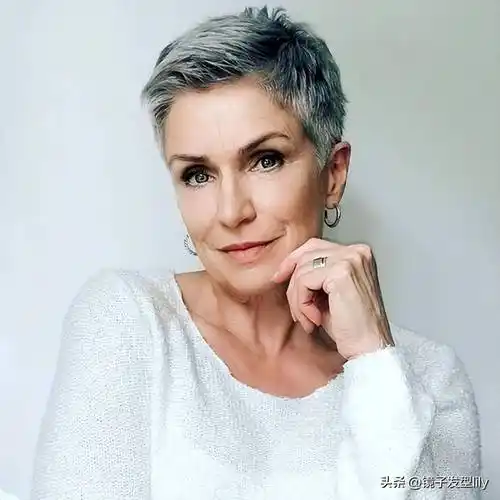 60到80岁的大姐们,赶快试试这些短发,就算你头发花白也很美_发型_层次
