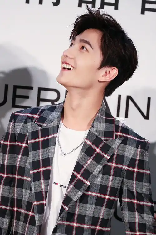 杨洋 这份是笑容温暖的羊