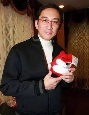 吴启华:将爱情变亲情,分手后每月给前妻20万,孝顺前岳父母_石洋子