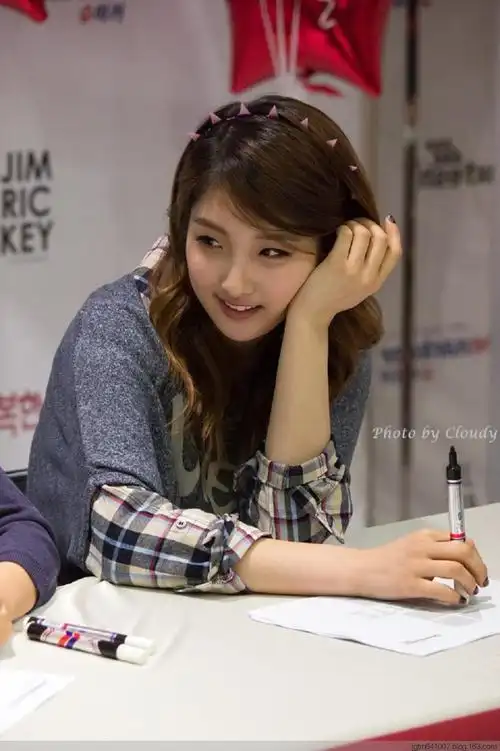 韩国美女歌手——南智贤