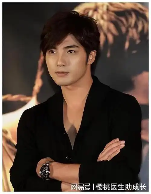 台湾最帅男演员贺军翔:遭控涉嫌性骚扰,住所被警方搜查!