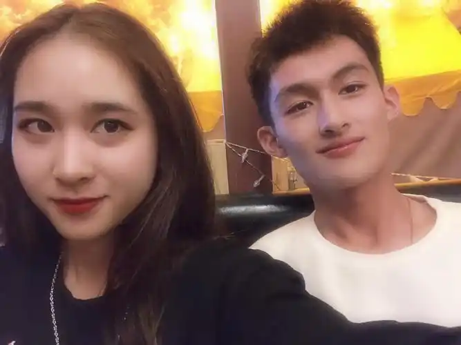 全球公认朴灿烈女朋友 - 图虫