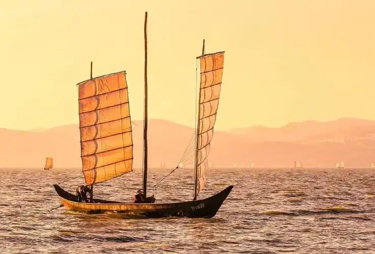 太美了潘阳湖晚景7月一帆风顺