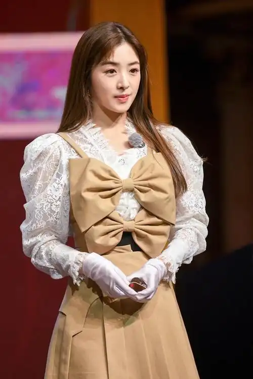 今晚八点奔跑吧看张含韵喽