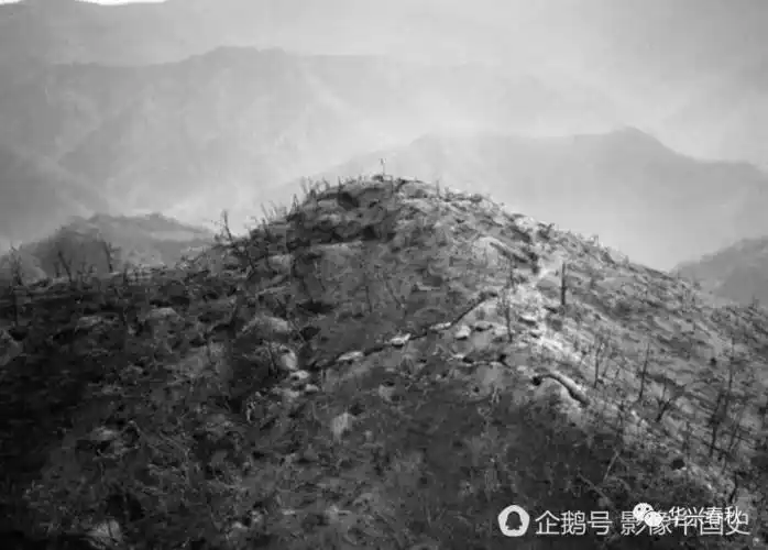 1950年10月22日,航拍被炮火荡平的上甘岭.