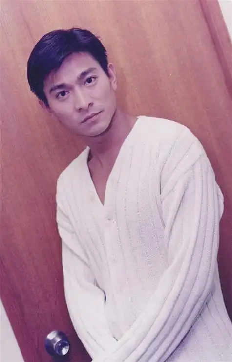 2003年,刘德华和朱丽倩等一群朋友在吉隆坡游玩被媒体拍到,刘德华要求