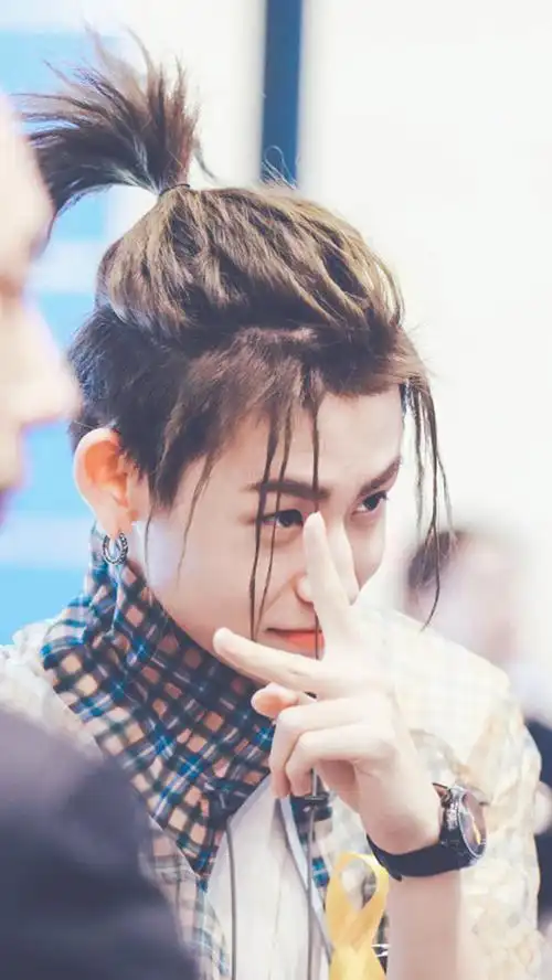 小鬼王琳凯手机壁纸图片 你要的青春酷帅rapper