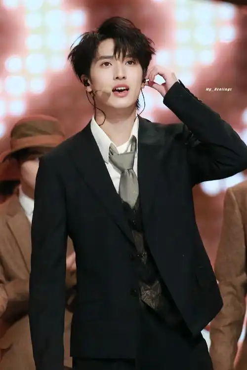 严浩翔 音符奏响人生信条##严浩翔湖南卫视元宵喜乐会