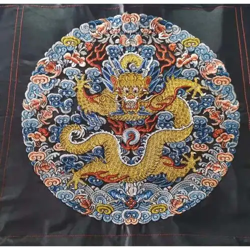 刺绣龙袍