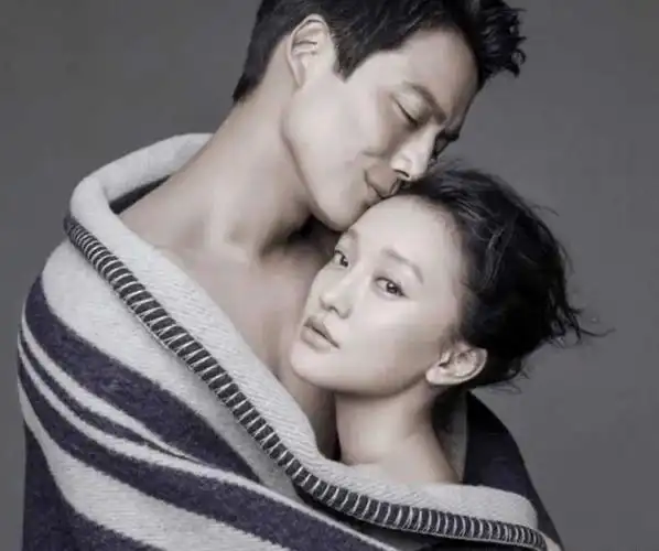 周迅的老公高圣远,两人相识一年闪婚,婚礼现场甜蜜拥吻,甜度超标!