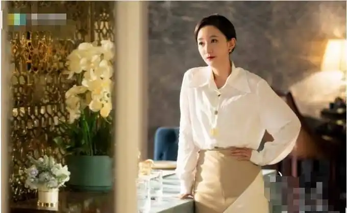 原创她凭一颗痣成名是黄轩的初恋女友点掉痣后变成这样