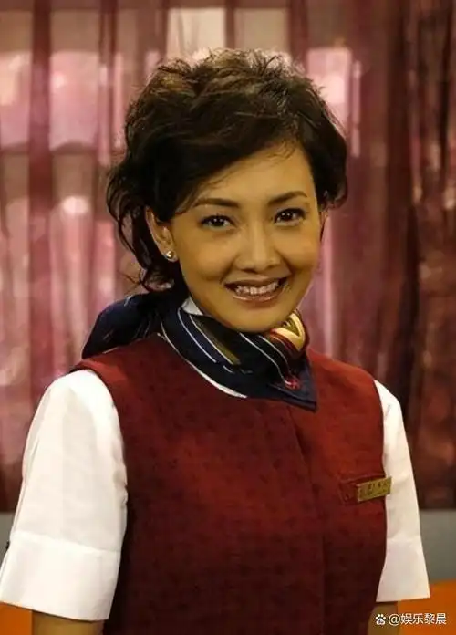 看到牛莉的生活近状,才懂她为普通丈夫生仨孩子的选择是正确的!