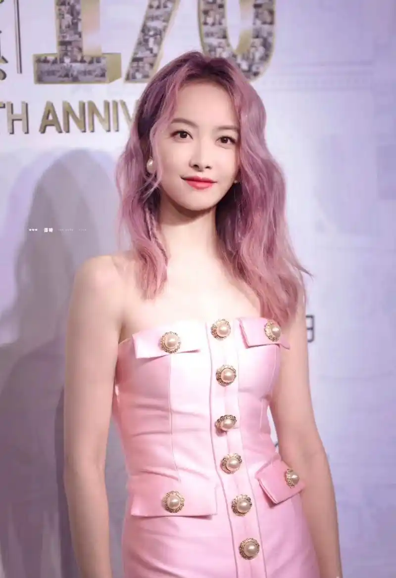 宋茜粉色披肩长发 粉色吊带#宋茜