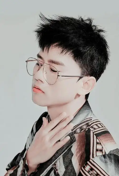 男明星侧颜杀,李易峰,朱一龙,杨洋经得起任何角度的考验