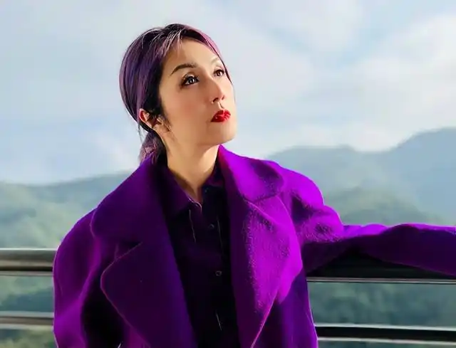 杨千嬅过年期间闲不住,与老公丁子高一起锻炼,肤白貌美身材苗条