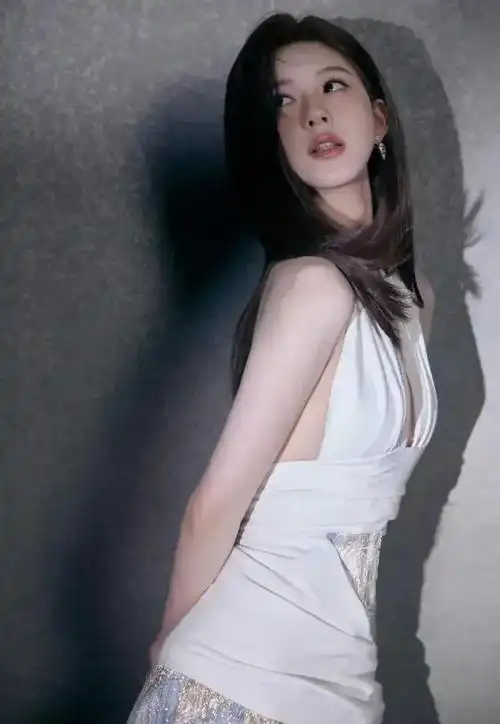 赵露思身材不错