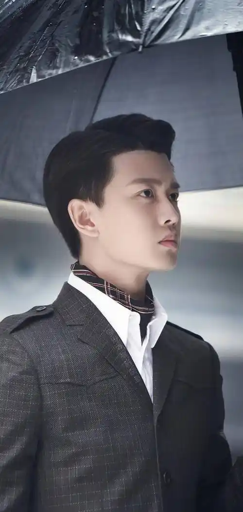 都说任嘉伦长相不算惊艳,那是你没见过他的侧面照!_国超_气质_五官