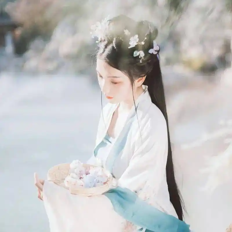 唯美意境古风女生头像晓阴无赖似穷秋淡烟流水画屏幽