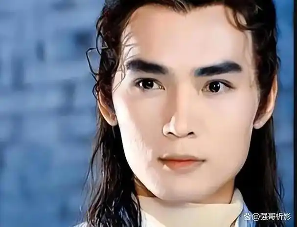 凭一张精致侧脸,就能在颜值上抗衡"白古"的也只有焦恩俊了.