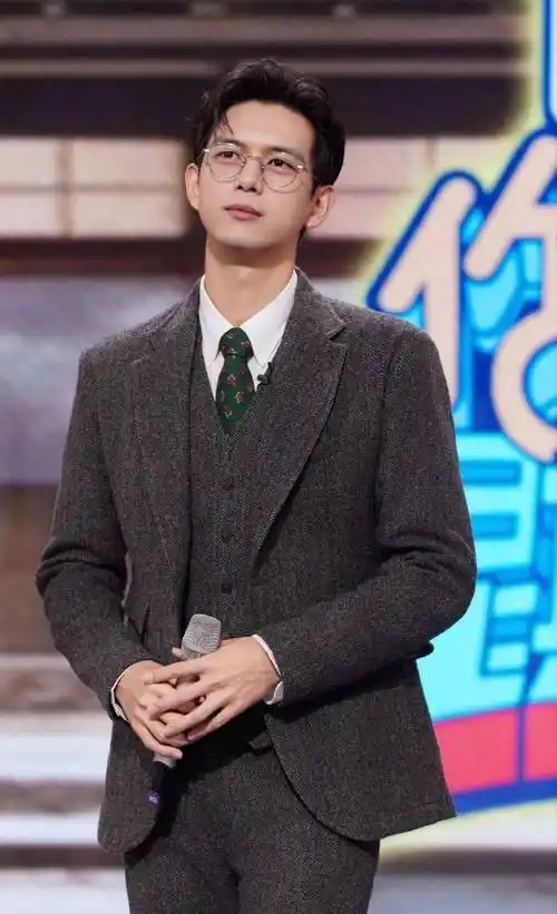 李现带女友进组?何洁跟前夫复婚?赵丽颖得罪渣浪?袁弘绝望的文盲?