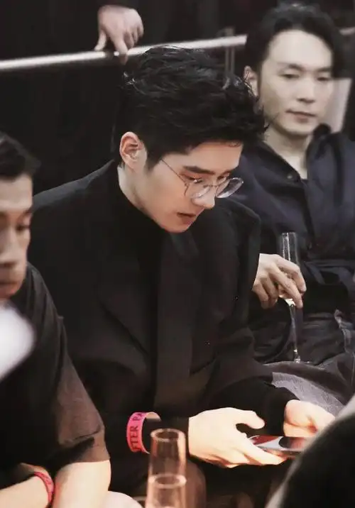 刘昊然 就是硬帅